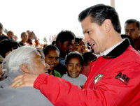 Peña Nieto entrega apoyos por temporada invernal