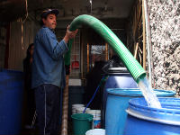 Reparan fugas de agua que causan desabasto en Neza