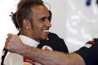 Hamilton aprovecha abandono de Vettel; triunfa en Abu Dhabi